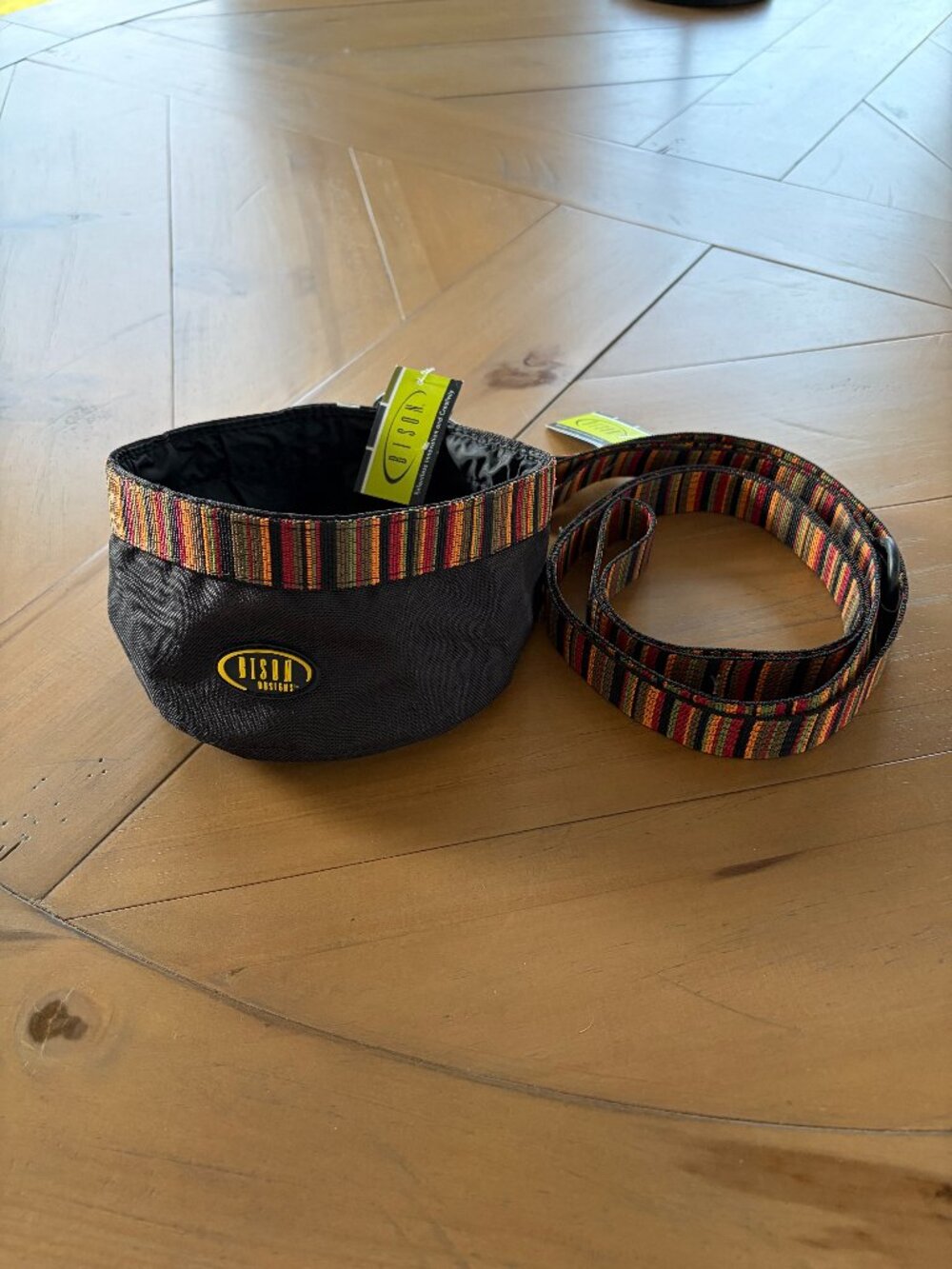 BISON Collapsible Travel Water Dog Bowl and Leash - NWT Black,Tan,Red